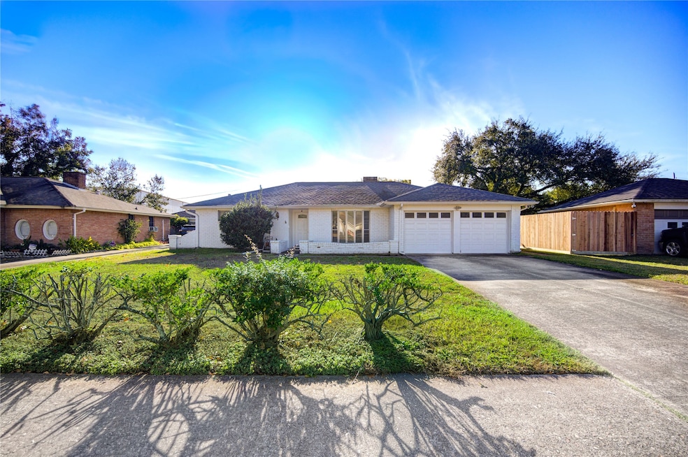 10823 Radford Ln, Houston, TX 77099 - photo 1