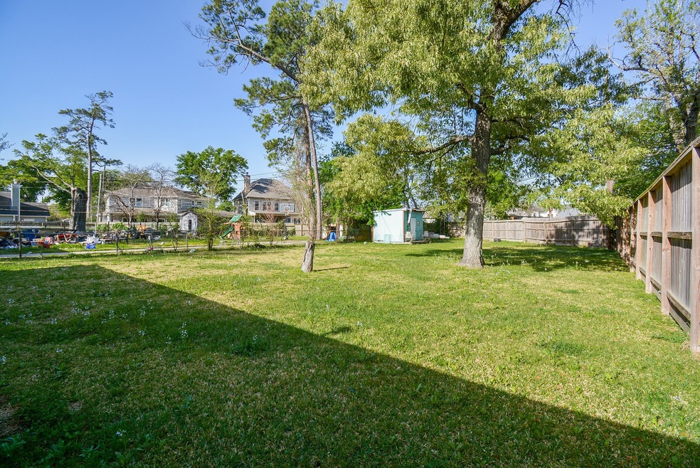 3913 Ella Blvd, Houston, TX 77018 - photo 1