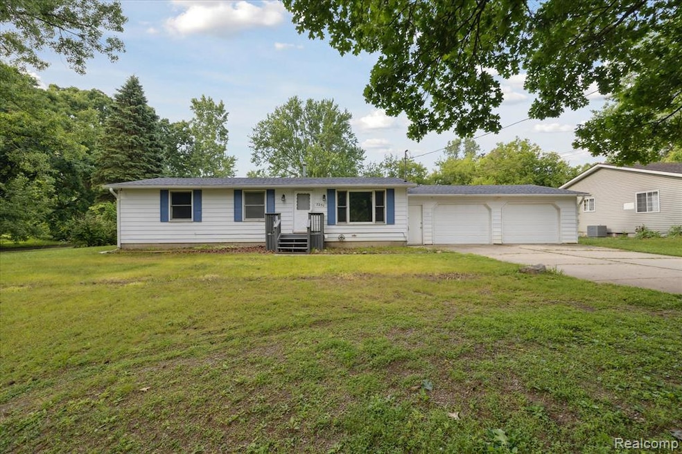 3250 Carr St, Flint, MI 48506 - photo 1