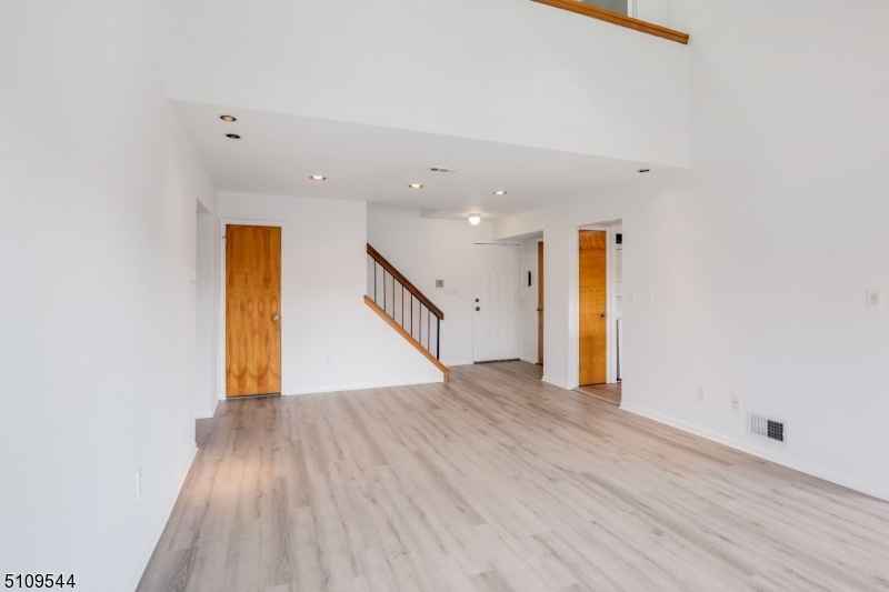 112-G Beverly Hill Terrace unit G, Woodbridge Twp., NJ 07095 - photo 1