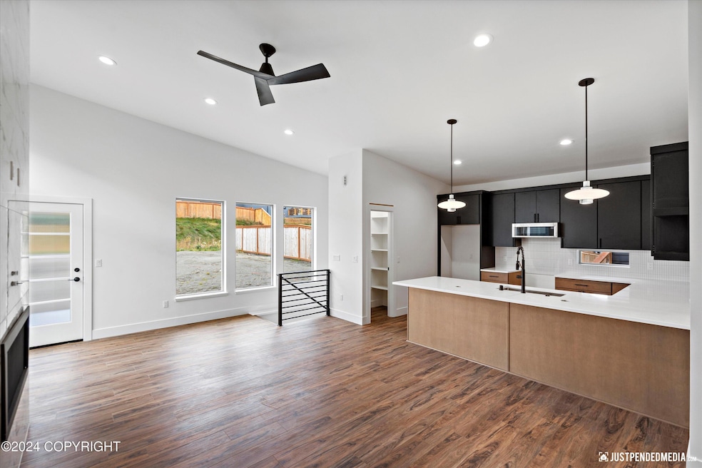 5376 Sandhill Loop