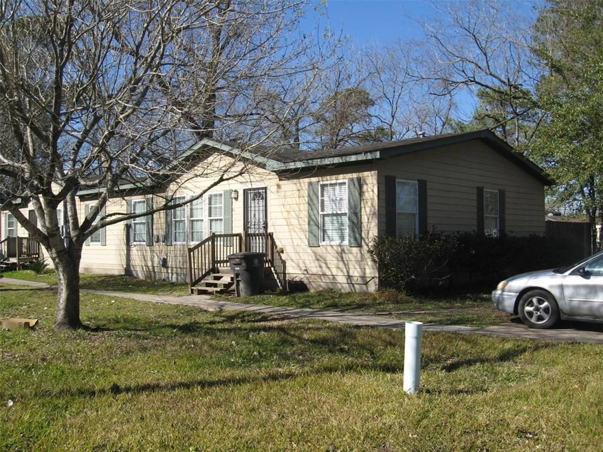 8715 Compton St unit A B, Houston, TX 77016 - photo 1