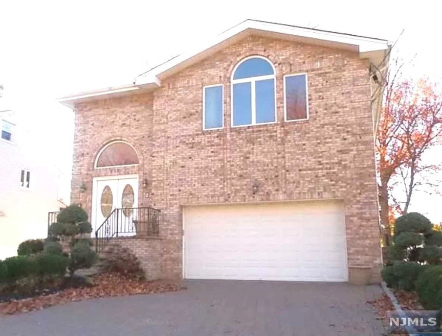 698 Elite Ct, Ridgefield, NJ 07657 - photo 1