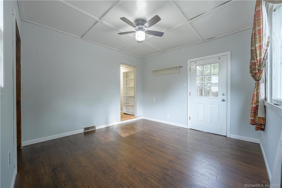 199 Colonial St unit 1, Oakville, CT 06779 - photo 1