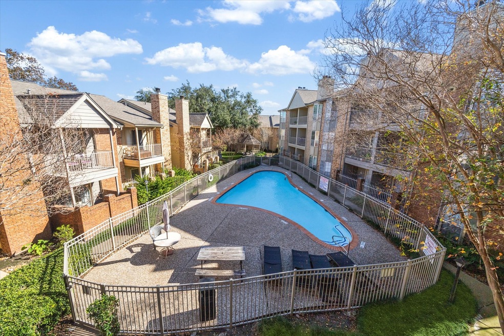 11201 Lynbrook Dr unit 3805, Houston, TX 77042 - photo 1