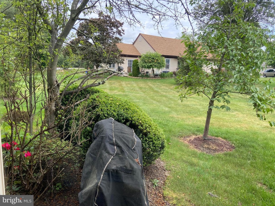 8C Benjamin Franklin Dr, Monroe Township, NJ 08831 - photo 1