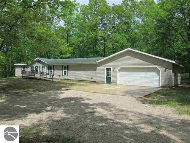 119 Fence Row Cir, Leroy, MI 49655 - photo 1