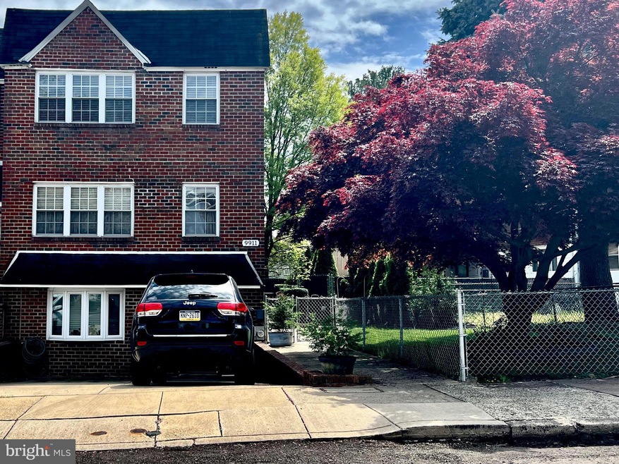 9911 Lackland Dr, Philadelphia, PA 19114 - photo 1