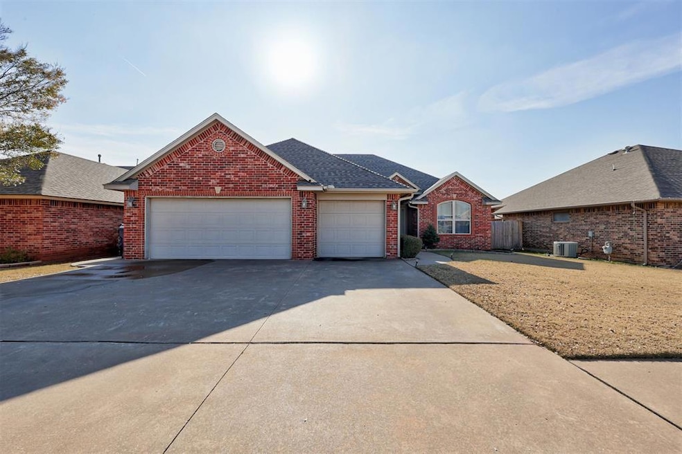 11720 SW 18th St, Yukon, OK 73099 - photo 1