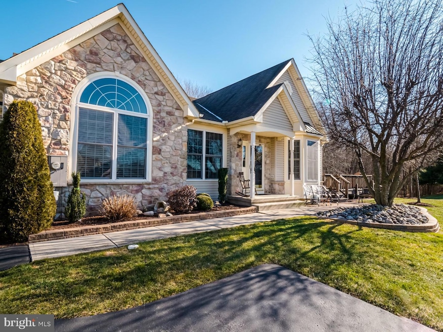 811 Persimmon Ln, Langhorne, PA 19047 - photo 1