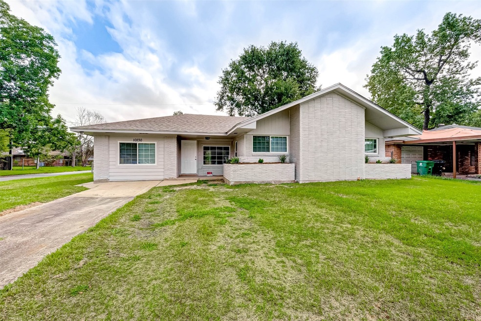 10230 Envoy St, Houston, TX 77016 - photo 1
