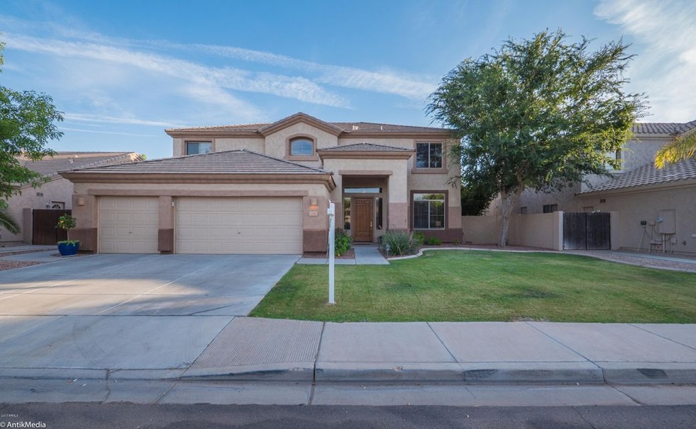 2443 E Hulet Dr