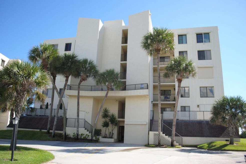 Front view of Sterling House condo