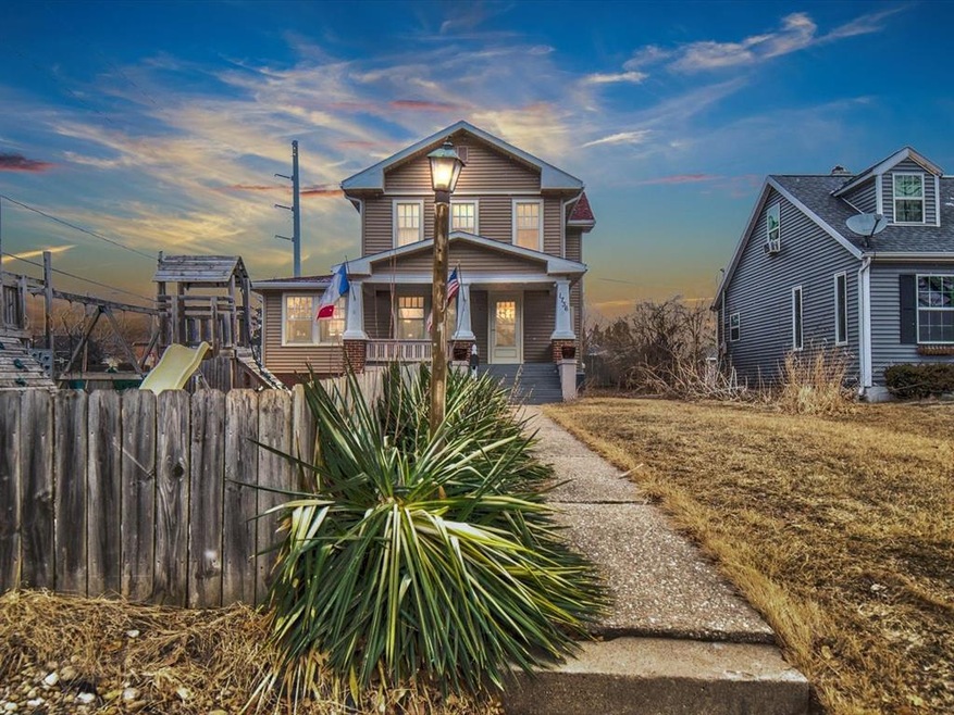 1736 C Ave NW, Cedar Rapids, IA 52405 - photo 1