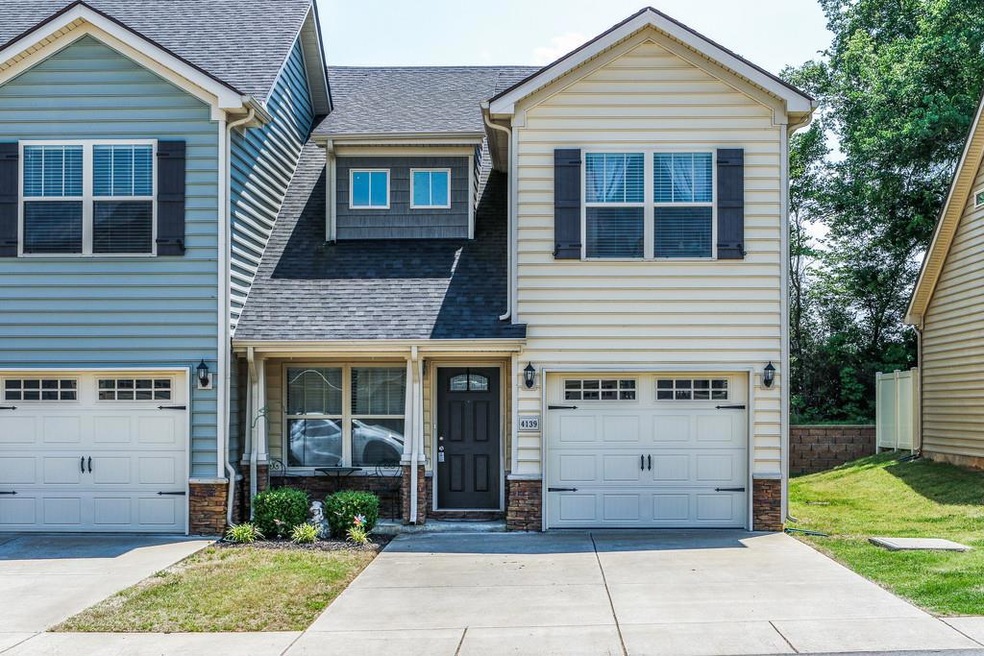 BEAUTIFUL TOWNHOME WITH PRIVACY FENCE