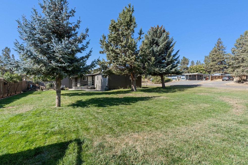 61130 Hamilton Ln, Bend, OR 97702 - photo 1