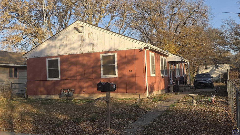 514 SE Locust St, Topeka, KS 66607 - photo 1