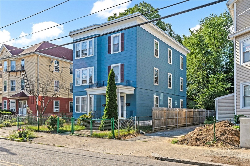 266 Sayles Ave unit 3, Pawtucket, RI 02860 - photo 1