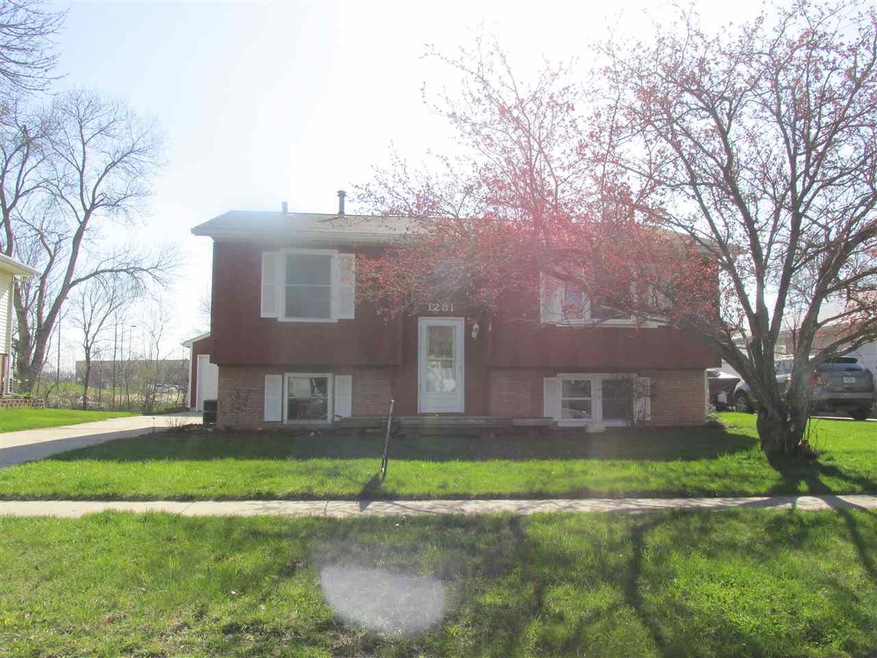 1231 Edgewood Dr, Waterloo, IA 50701 - photo 1