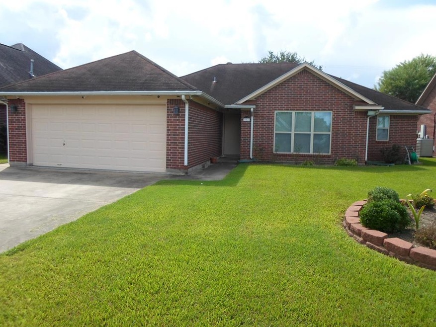 702 Live Oak Ave, Bay City, TX 77414 - photo 1