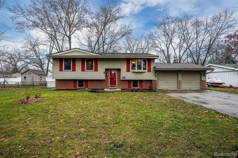 1-web-or-mls-4439 Cedar Ave West Bloomfield0006.jp