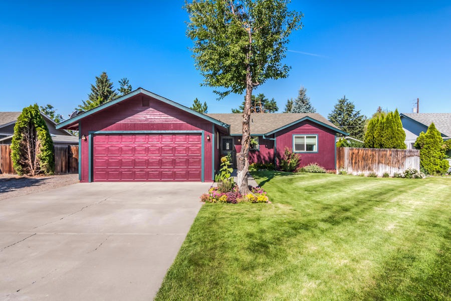 1531 SW 17th St, Redmond, OR 97756 - photo 1