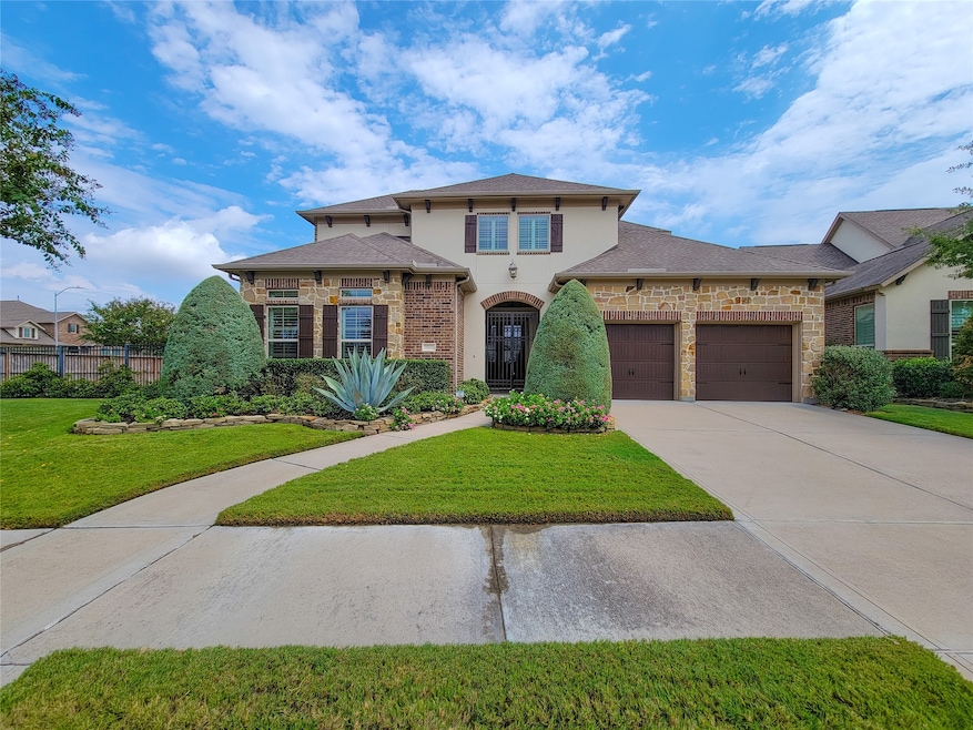 Beautiful Home and corner lot with 12457 sq ft., i