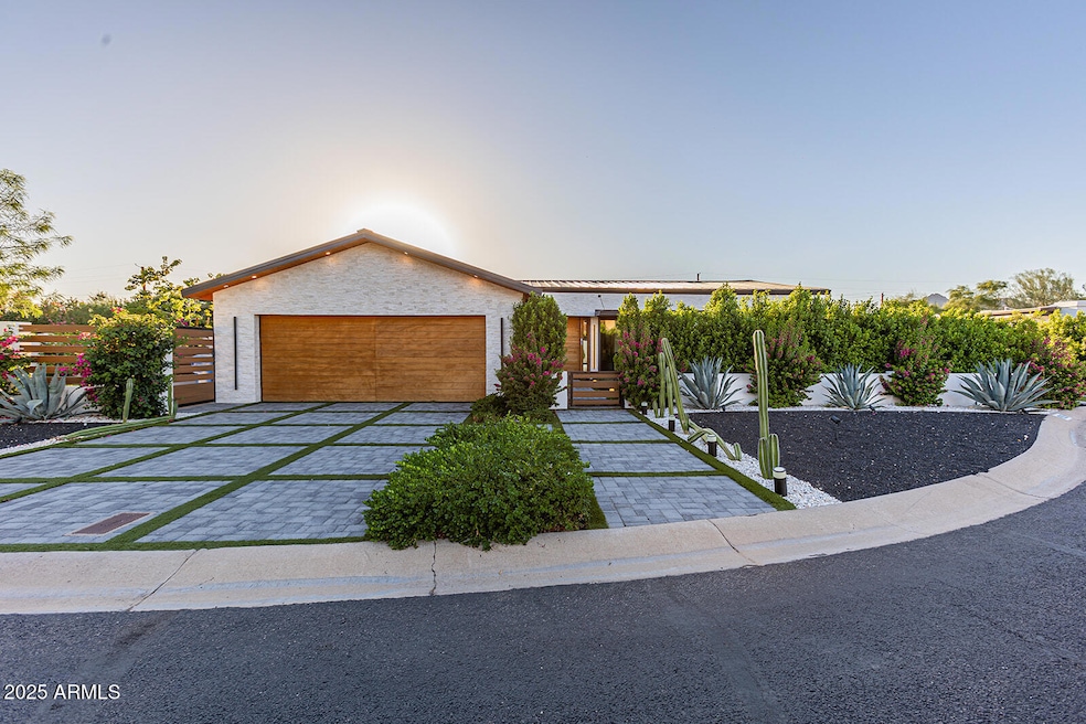 5812 N 44th Place, Phoenix, AZ 85018 - photo 1