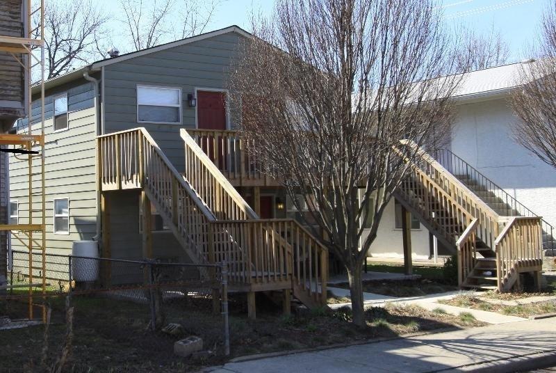 1083 Oak