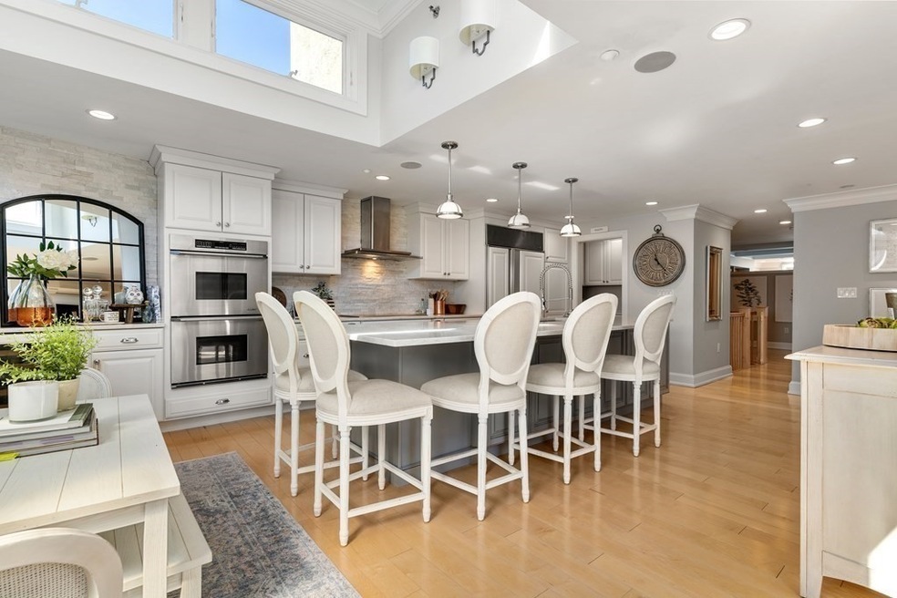 Lincoln Wharf unit 802/803, Boston, MA 02109 - photo 1