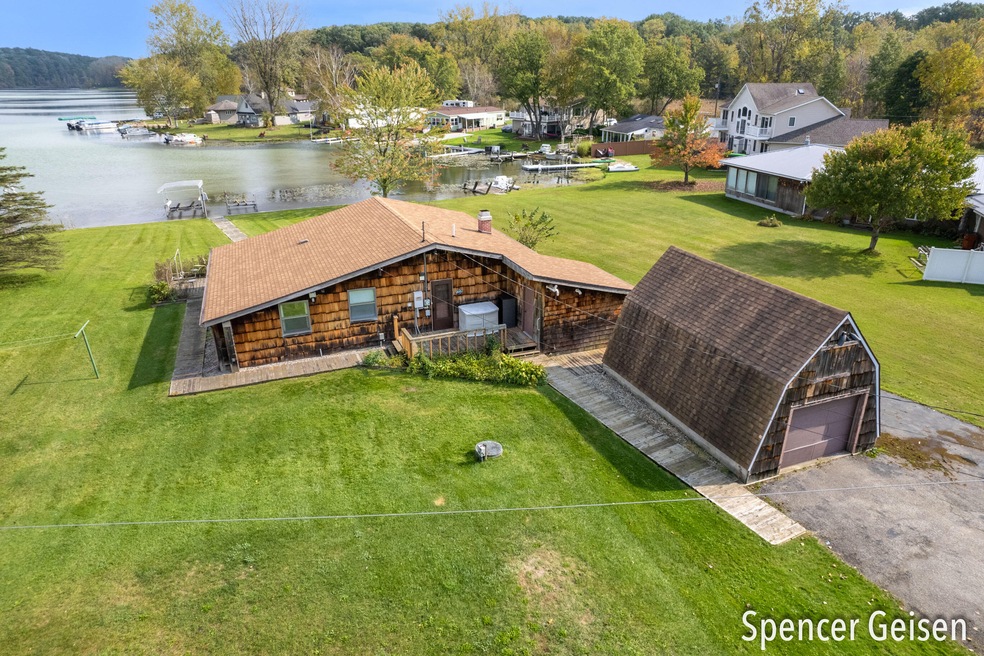 891 Palmer Dr., Greenville, MI 48838-2