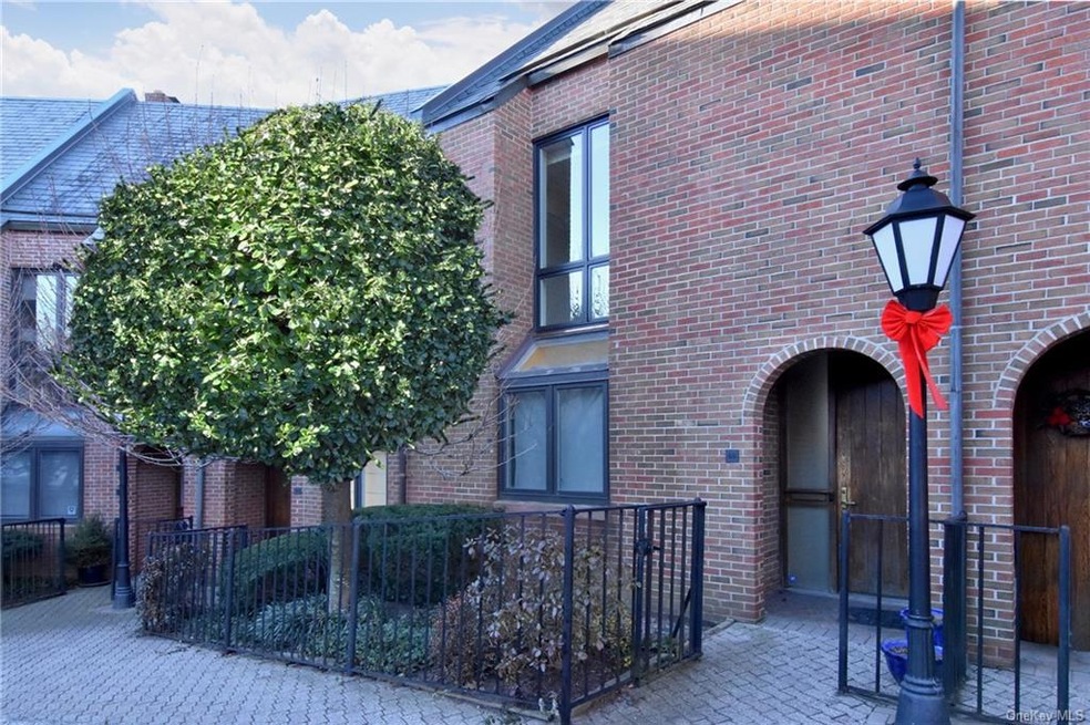 13 Gramatan Ct, Bronxville, NY 10708 - photo 1