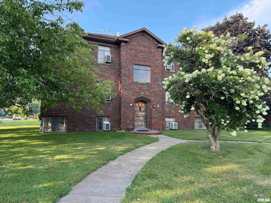 405 W Columbia Ave unit 6, Davenport, IA 52803 - photo 1