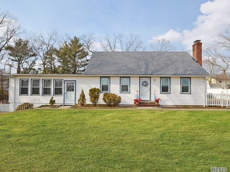 79 Wicks Rd, ComMacK, NY 11725 - photo 1