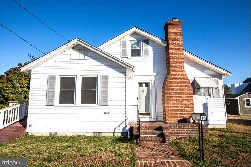15 Washington Ave, Colonial Beach, VA 22443 - photo 1