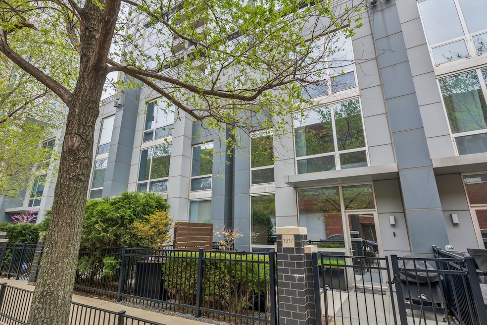 1917 S Calumet Ave, Chicago, IL 60616 - photo 1