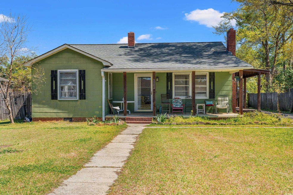 Bungalow with a front yard, a chimney, fence, craw