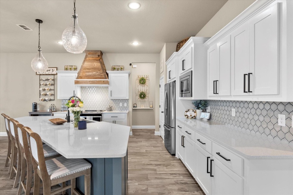 330 Pleasant View Dr, Weatherford, TX 76086 - photo 1