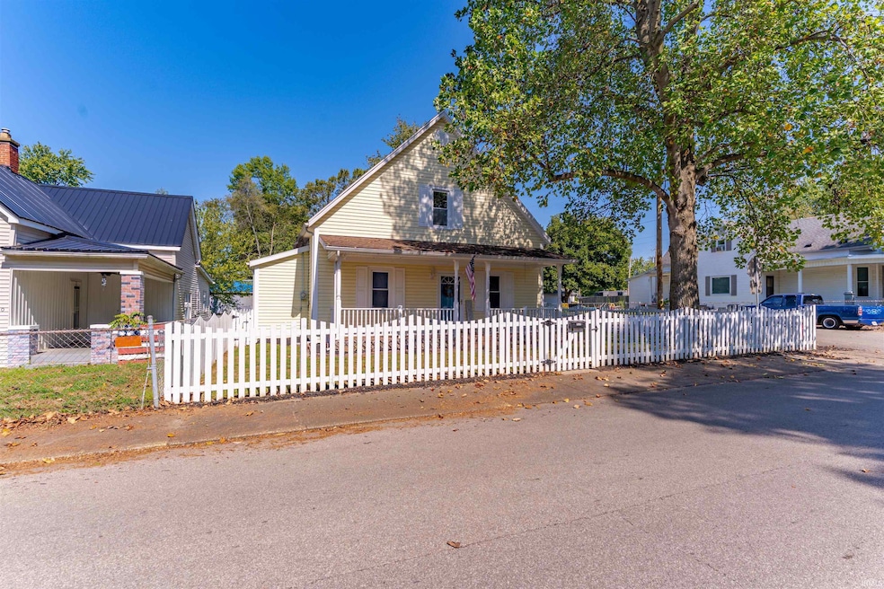 424 E Oak St, Boonville, IN 47601 - photo 1