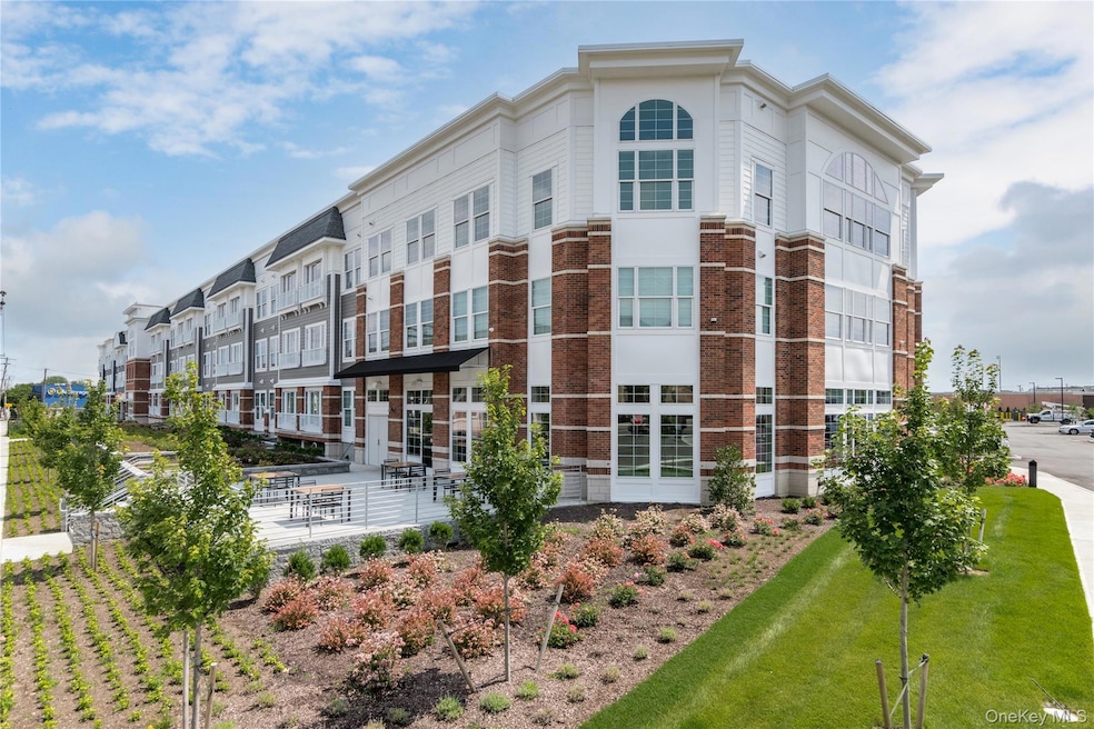 75 E Hoffman Ave unit 2067, Lindenhurst, NY 11757 - photo 1