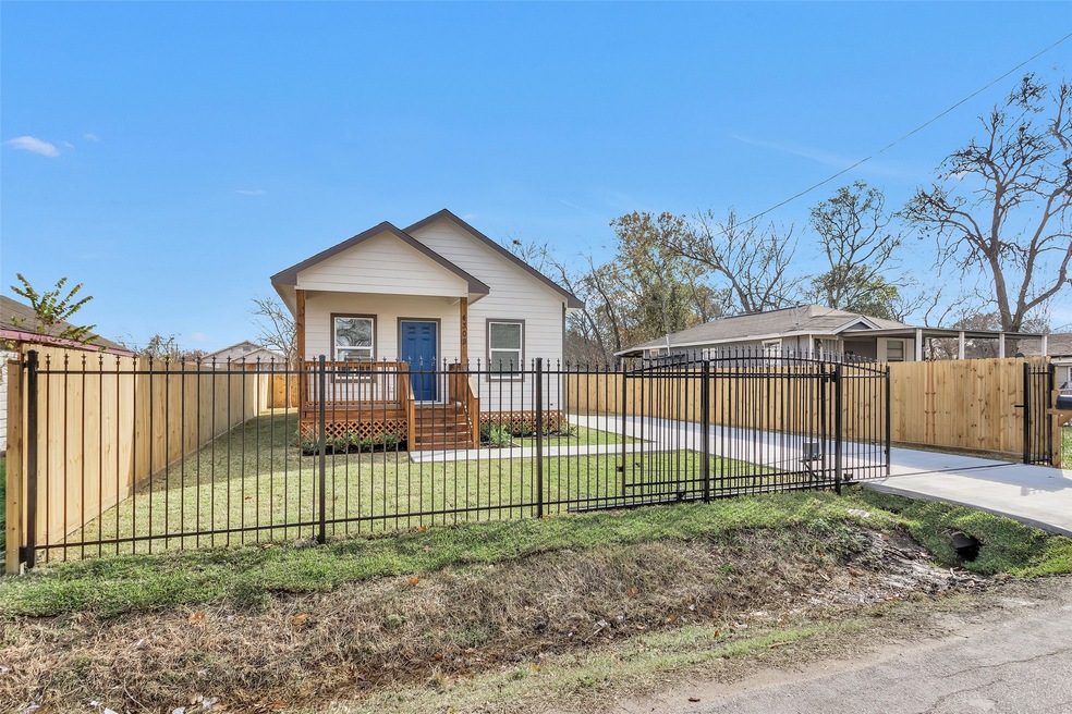 4302 Sayers St, Houston, TX 77026 - photo 1