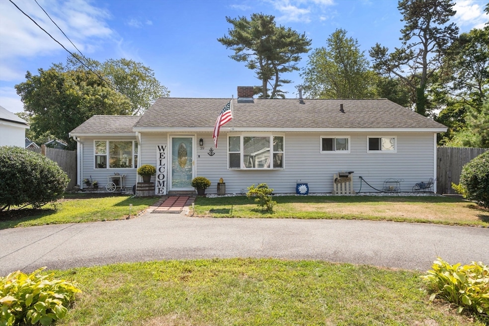 39 Chippewa Dr, Buzzards Bay, MA 02532 - photo 1