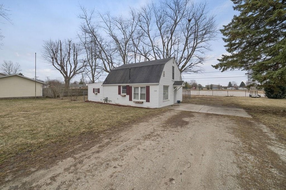 1525 E 24th St, Muncie, IN 47302 - photo 1