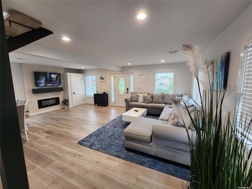 15 Roneck Ct, Shirley, NY 11967 - photo 1