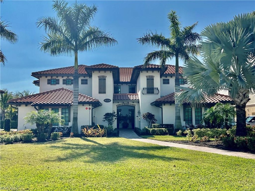featuring a front yard