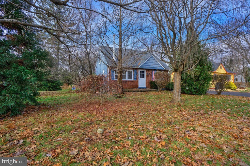 2114 N Line St, Lansdale, PA 19446 - photo 1