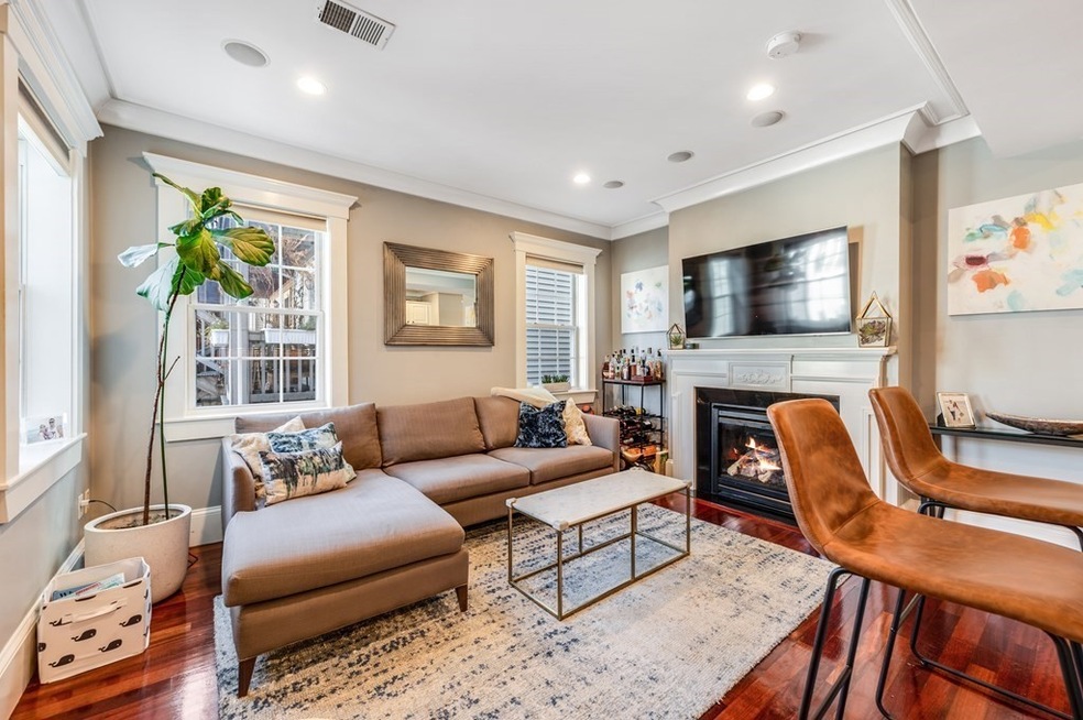 133-135 M St unit 2, Boston, MA 02127 - photo 1