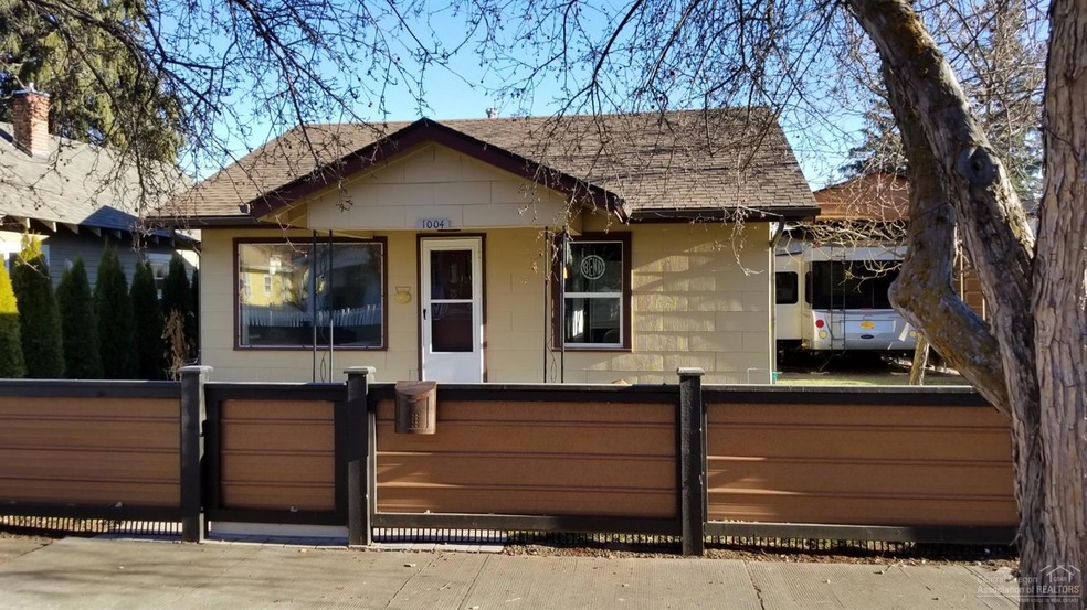 1004 NW Columbia St, Bend, OR 97701 - photo 1