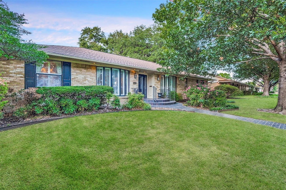 6131 Sul Ross Ln, Dallas, TX 75214 - photo 1