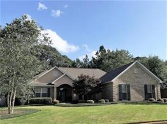 Welcome to 181 Cobblestone Way with impeccable lan